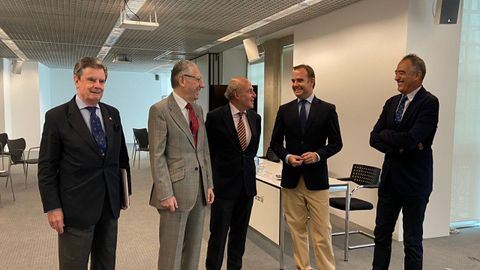 En la imagen, de izquierda a derecha, Manuel Ladrón de Guevara e Isasa, Manuel Pardo de Vera y Díaz, Mario Jaramillo, Rául Tola y José María Paz Gago.