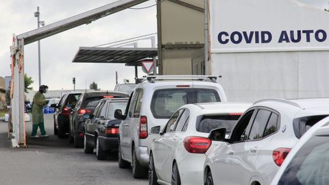 Estos días se vivieron grandes colas en el covid-auto del HULA