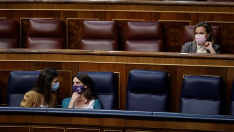 Las ministras de Igualdad, Irene Montero (derecha, abajo) y de Derechos Sociales, Ione Bellara (izquierda, abajo), que defendieron a Garzón, en una foto de archivo