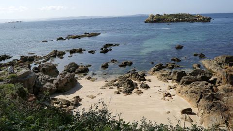 Cala entre Río Azor y Coroso en Ribeira