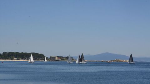 Salida de la Regata Congalsa desde el Club Náutico Deportivo de Ribeira