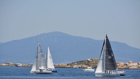 Salida de la Regata Congalsa desde el Club Náutico Deportivo de Ribeira