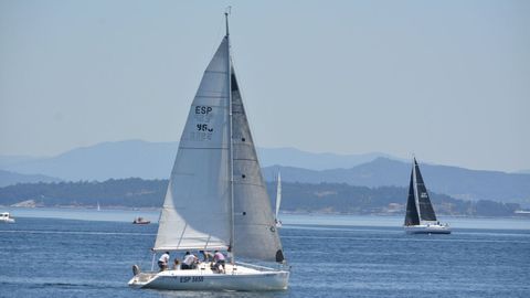 Salida de la Regata Congalsa desde el Club Náutico Deportivo de Ribeira