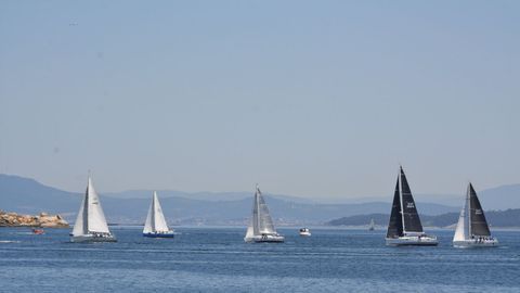 Salida de la Regata Congalsa desde el Club Náutico Deportivo de Ribeira