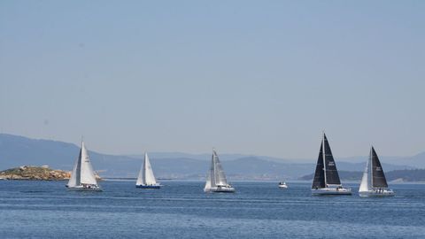 Salida de la Regata Congalsa desde el Club Náutico Deportivo de Ribeira