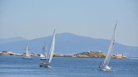 Salida de la Regata Congalsa desde el Club Náutico Deportivo de Ribeira