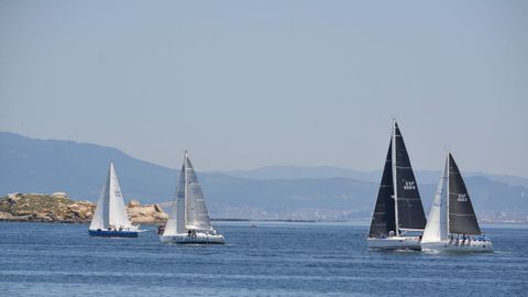 Salida de la Regata Congalsa desde el Club Náutico Deportivo de Ribeira