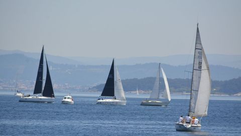 Salida de la Regata Congalsa desde el Club Náutico Deportivo de Ribeira
