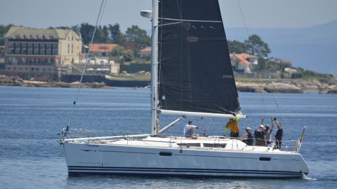 Salida de la Regata Congalsa desde el Club Náutico Deportivo de Ribeira