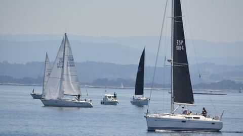 Salida de la Regata Congalsa desde el Club Náutico Deportivo de Ribeira