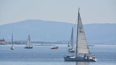 Salida de la Regata Congalsa desde el Club Náutico Deportivo de Ribeira
