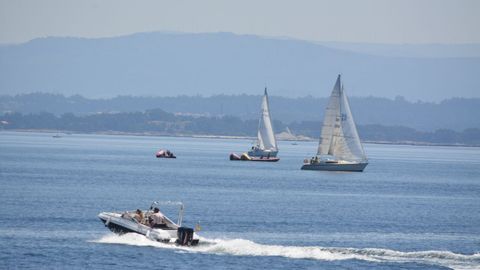 Salida de la Regata Congalsa desde el Club Náutico Deportivo de Ribeira