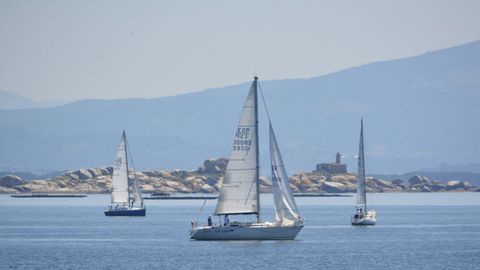 Salida de la Regata Congalsa desde el Club Náutico Deportivo de Ribeira
