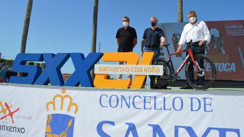 Javier Guillén, Alfonso Rueda y Telmo Martín, en la presentación de la etapa de Sanxenxo de La Vuelta
