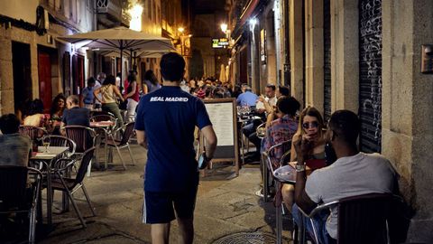La zona de Vinos estaba repleta de personas al inicio de la noche