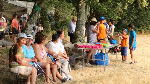 Asistentes a la celebración de la Romaría Labrega da Chaira (en Os Vilares, Guitiriz) hace años