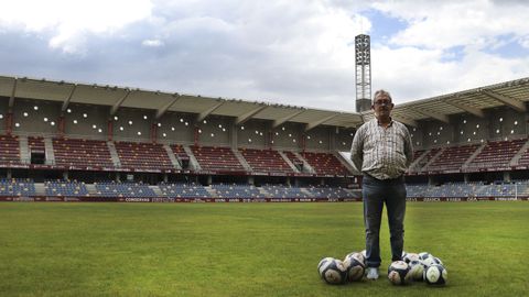 Juan Gabriel Tomé, en el campo de Pasarón, se jubila como responsable de la lavandería y del material del Pontevedra CF