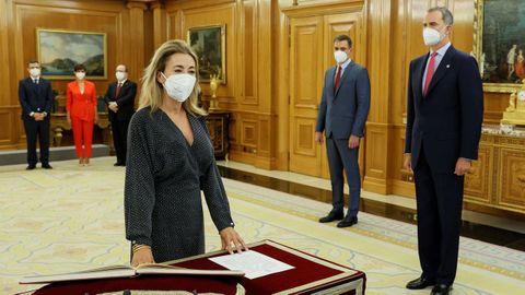 La nueva ministra de Transportes, Movilidad y Agenda Urbana, Raquel Sánchez, promete su cargo