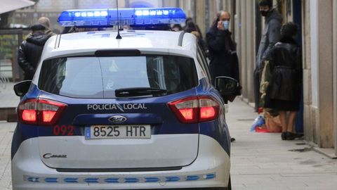 Vehículo de la Policía Local en el centro de Lugo