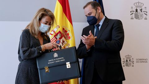 Raquel Sánchez, la nueva ministra de Transporte, Movilidad y Agenda Urbana asume su cargo de manos de su antecesor