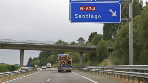 Vista de la A-6 a su paso por el municipio de Guitiriz, cerca del enlace con la N-634