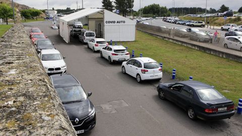El aumento de contagios recuperó las largas colas en el covid auto del HULA