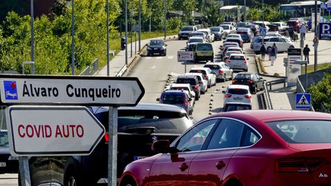 Colas para hacerse PCR en el Cunqueiro