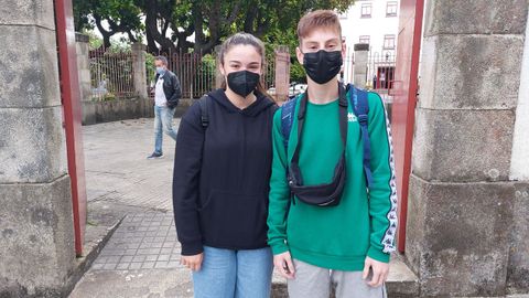Lucía no se pudo presentar en junio a la ABAU porque tuvo covid, y Marcos, porque suspendió dos asignaturas que luego recuperó. Ambos confían en aprobar la selectividad en julio