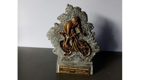 Uno de los trofeos de la ciclista asturiana Pilar Luque