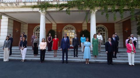 El presidente Pedro Snchez posa en la Moncloa con sus 22 ministros tras la remodelacin del Gobierno en julio