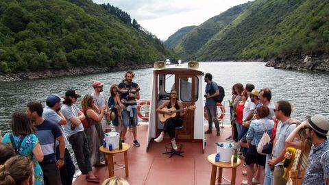 Concierto en catamarán en el Riveira Sacra Festival de 2018