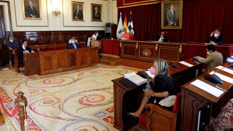 El pleno se celebró manteniendo las medidas anticovid y algunos ediles lo siguieron desde casa
