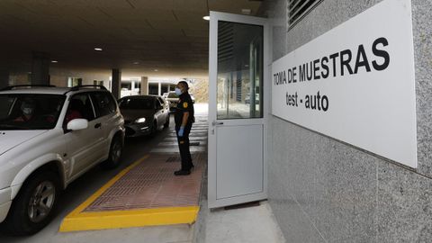 El auto-covid del hospital de Burela realiza de nuevo estos días sin descanso pruebas PCR para detectar positivos por covid en A Mariña