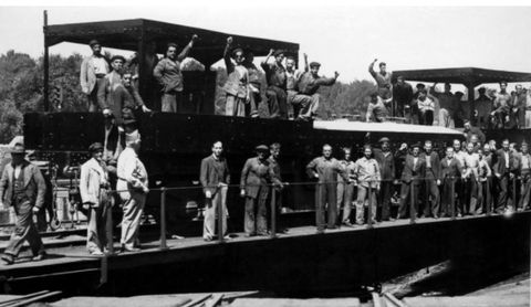 Ferroviarios republicanos, durante la Guerra Civil. Miles de ellos resultarían «depurados»: expulsados, multados, trasladados o encarcelados después de la guerra