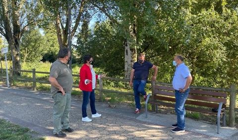 La alcaldeda de Xinzo, el presidente de la Confederación Hidrográfica y los concejales de Medio Ambiente y Urbanismo, revisaron la zona donde se mejorará el paseo fluvial del Limia