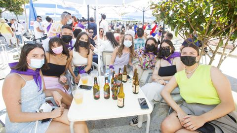 Ambiente en las terrazas de Camariñas por las fiestas del Carmen