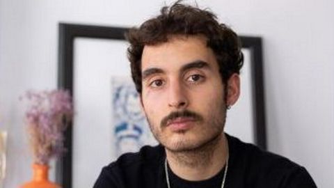 Adrián Vilanova | Ilustrador | También se centra en la feira, pero no en la compraventa: «É tradición baixar tomar os viños e alguén sempre volve tarde».