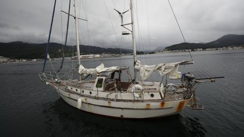 El velero embarrancado en Tixoso (imagen de archivo)