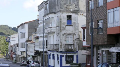 El fallecido vivía solo en uno de los pisos de un edificio de la avenida de Xuvia que está deshabitado