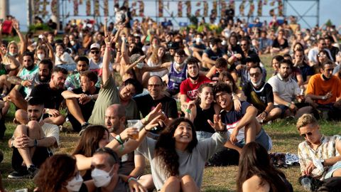 Miles de jóvenes disfrutaron el pasado 8 de julio en Barcelona en el festival Cruïlla, donde 25.000 personas acudieron a los conciertos sin aglomeraciones gracias a los previos test de antígenos preceptivos.