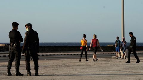 Agentes especiales, el pasado viernes en el Malecón de La Habana