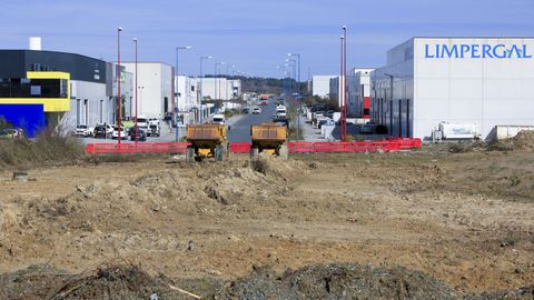 Explanada del polígono de As Gándaras donde se situará el almacén de Bricomart