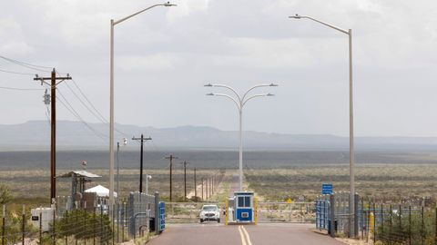 Puerta frontal del complejo Blue Origin