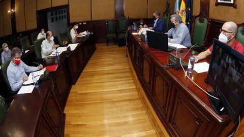 Imagen de archivo de la sesión plenaria celebrada en junio en Ribeira