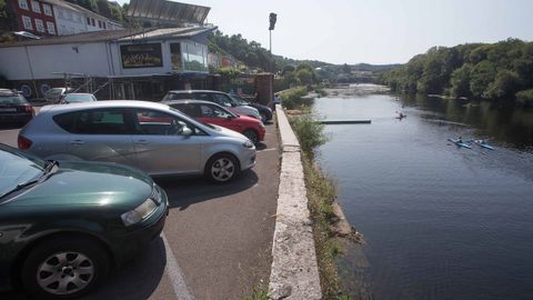 El Fluvial ni obedeció a la CHMS, que le exigía mantener una distancia con respecto al río, ni a la Xunta, que le ordenaba respetar una franja verde en la zona del párking más cercana al Miño