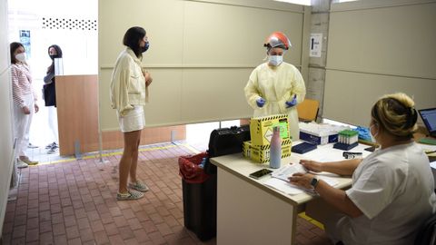 En el punto covid del Hospital Provincial de Pontevedra se hicieron cribados para el grupo de edad del 18 a 35 años