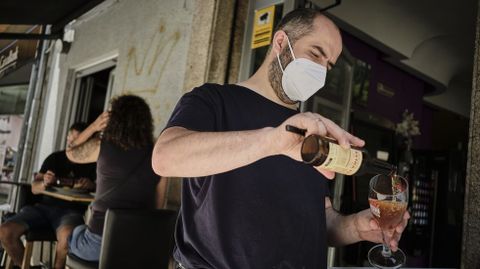 En el bar Alborada recibieron las nuevas restricciones con alegría por la reapertura del interior.
