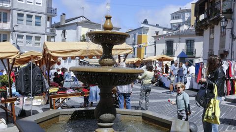 Imagen de una de las ediciones del Mercado do Alboio, en la praza de San Xoán