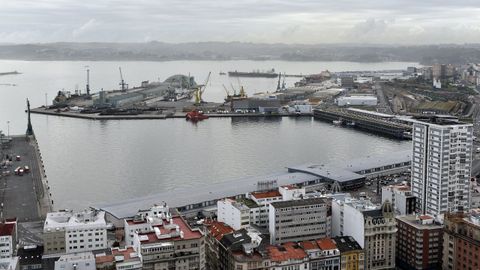 La mayor expansión urbana: los muelles de Batería y Calvo Sotelo, los más próximos al centro, se prevé que queden liberados en menos de un año. El de San Diego seguirá albergando usos portuarios hasta finales de la década. Solo en esta dársena, la más grande de la ciudad, hay 377.000 metros cuadrados y una edificabilidad de 396.000 metros