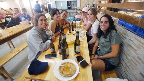 Un grupo de amigas, estudiantes universitarias en Granada, decidieron hacer el Camino Francés como viaje de fin de carrera